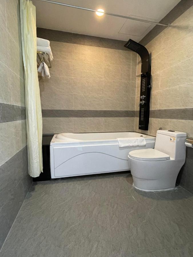 Y Linh Hotel Quy Nhon Buitenkant foto