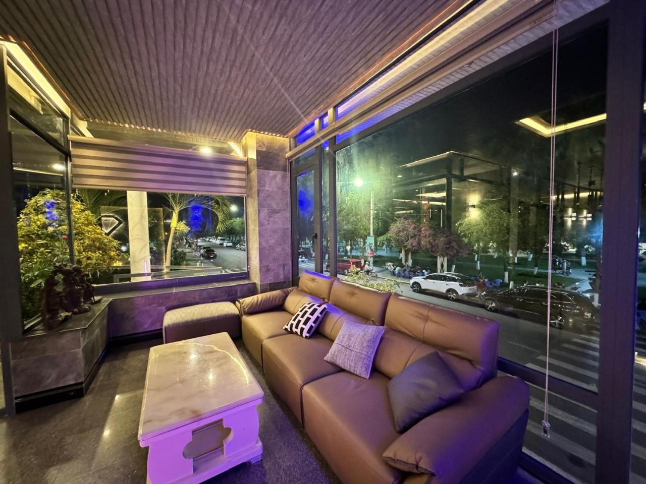 Y Linh Hotel Quy Nhon Buitenkant foto